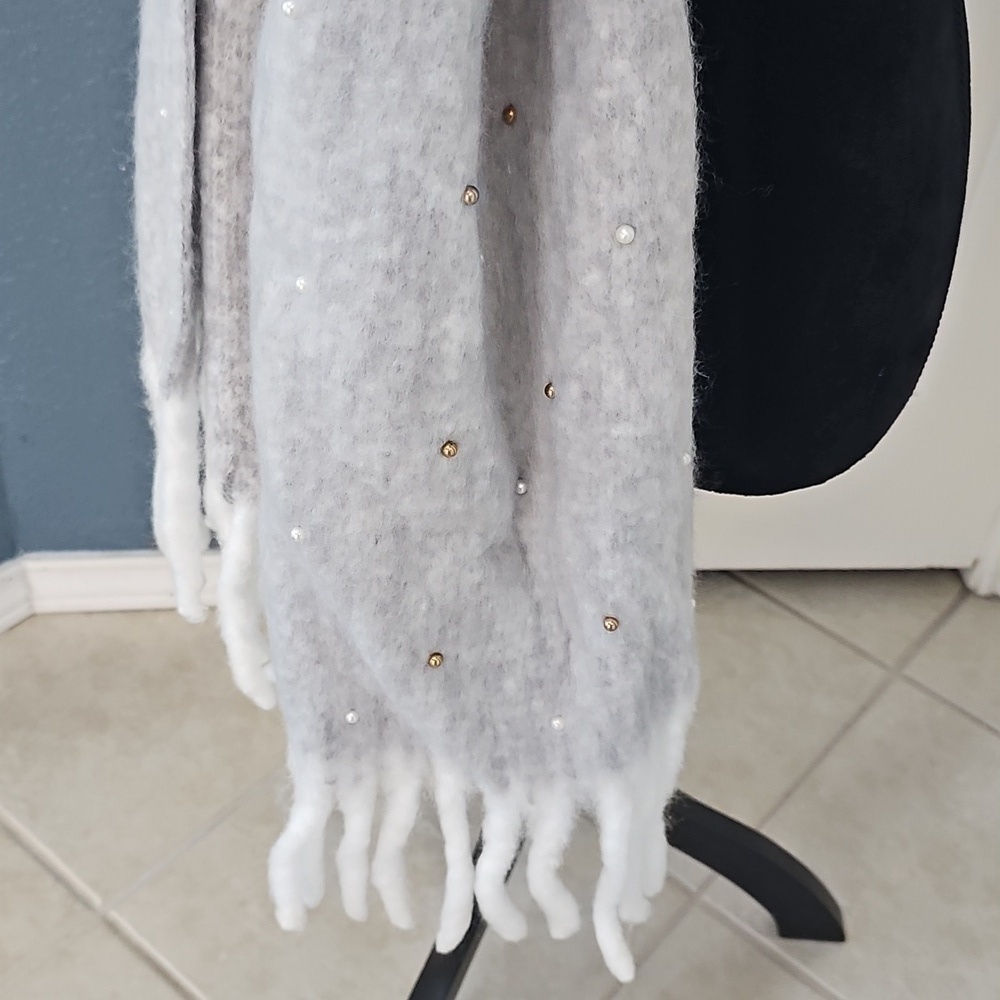 New Nordstrom Rack Faux Pearl Embellished Scarf Gray/White Os — image 6 of 8